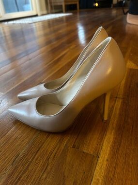 Nine West Women's Nude stilettos 6.5
